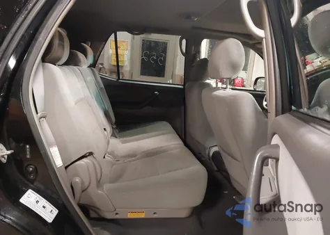 2005 Toyota Sequoia Sr5 V8 z USA, uszkodzony, nr VIN 5TDBT44AX5S239585